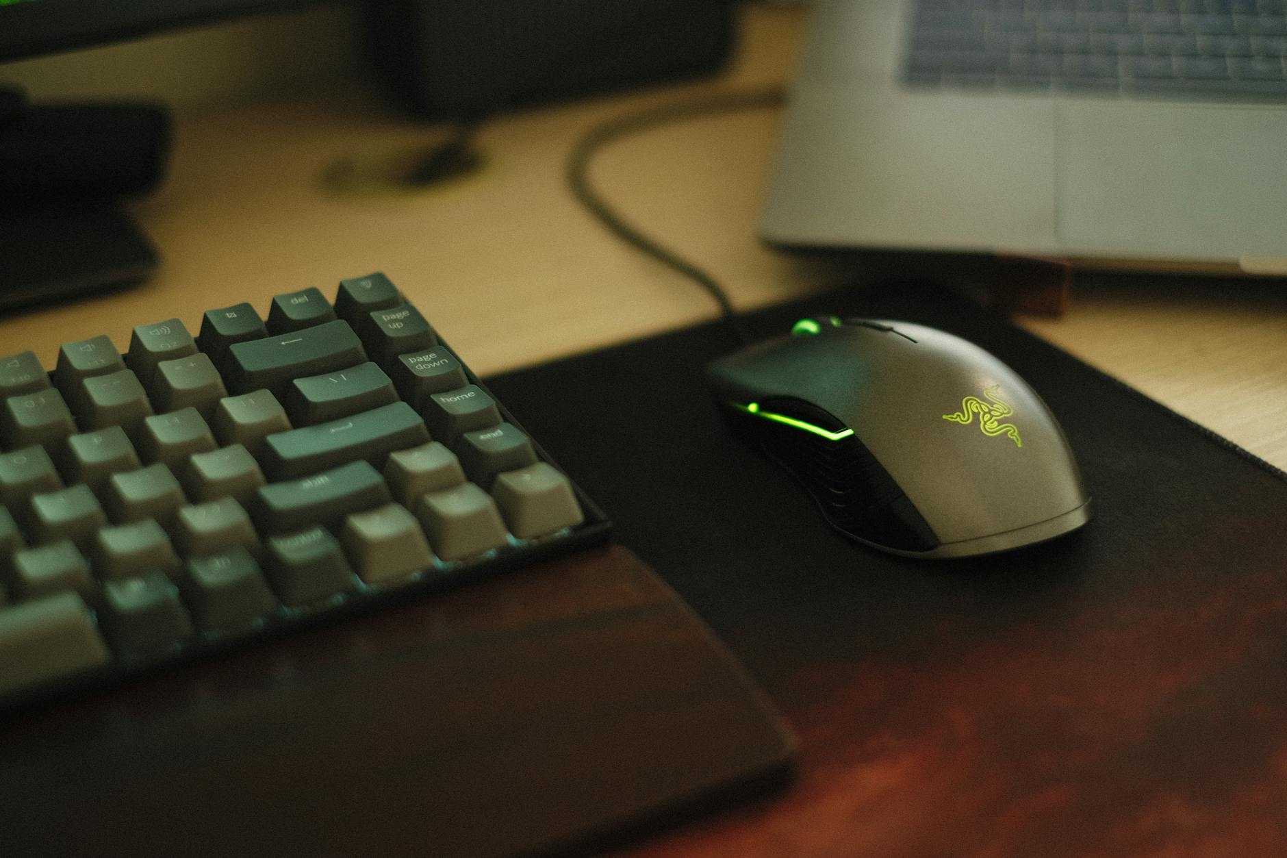 logitech g502 vs razer deathadder
