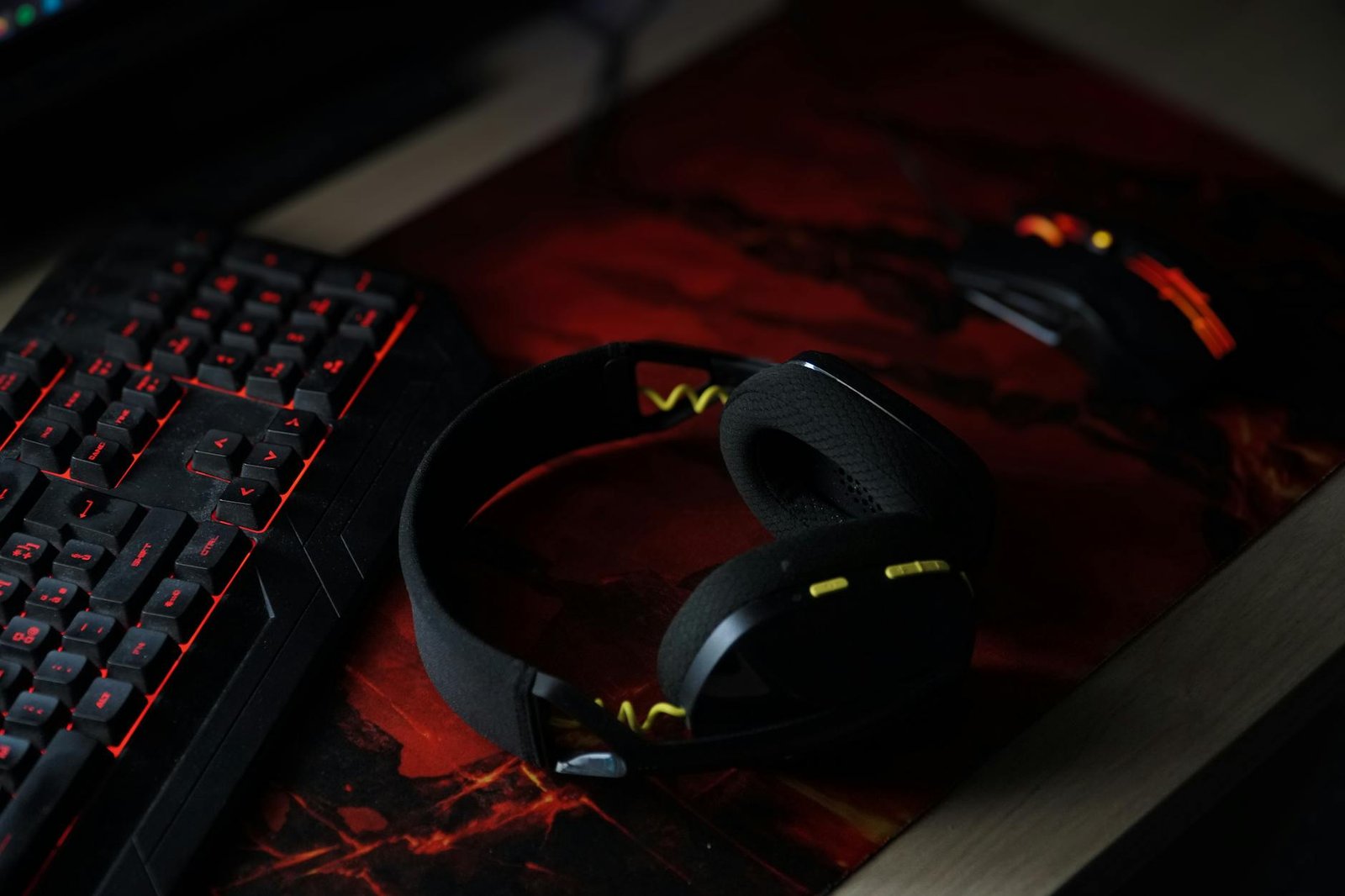 steelseries arctis nova pro wireless vs hyperx cloud iii wireless