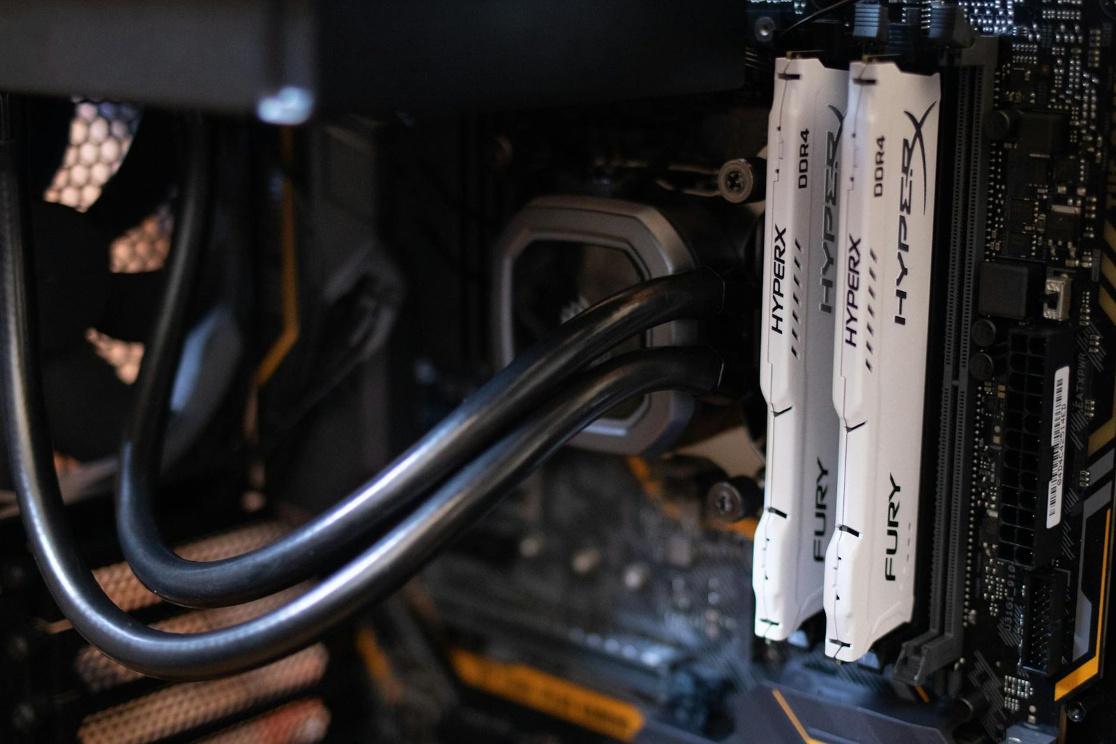 steelseries arctis 7 vs hyperx cloud alpha