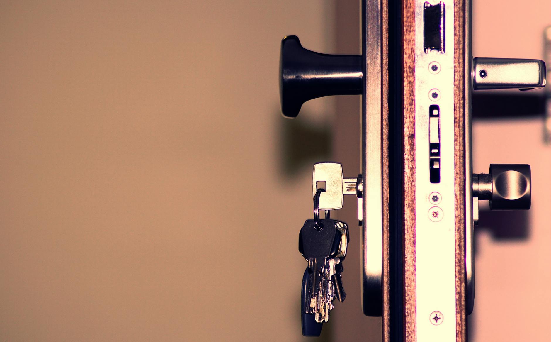 august smart lock vs schlage encode
