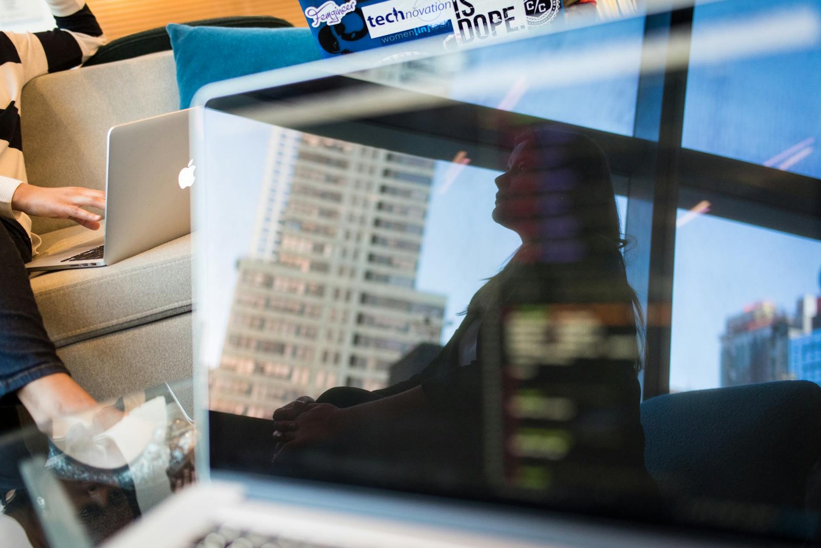 Shopify vs HubSpot
