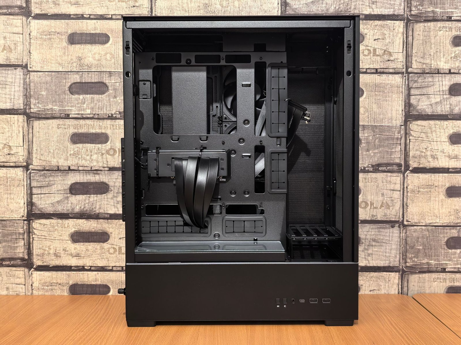 How to Set Up the Perfect Gaming Desk: Ultimate Guide to Gear, Layout & Cable Management (2026)