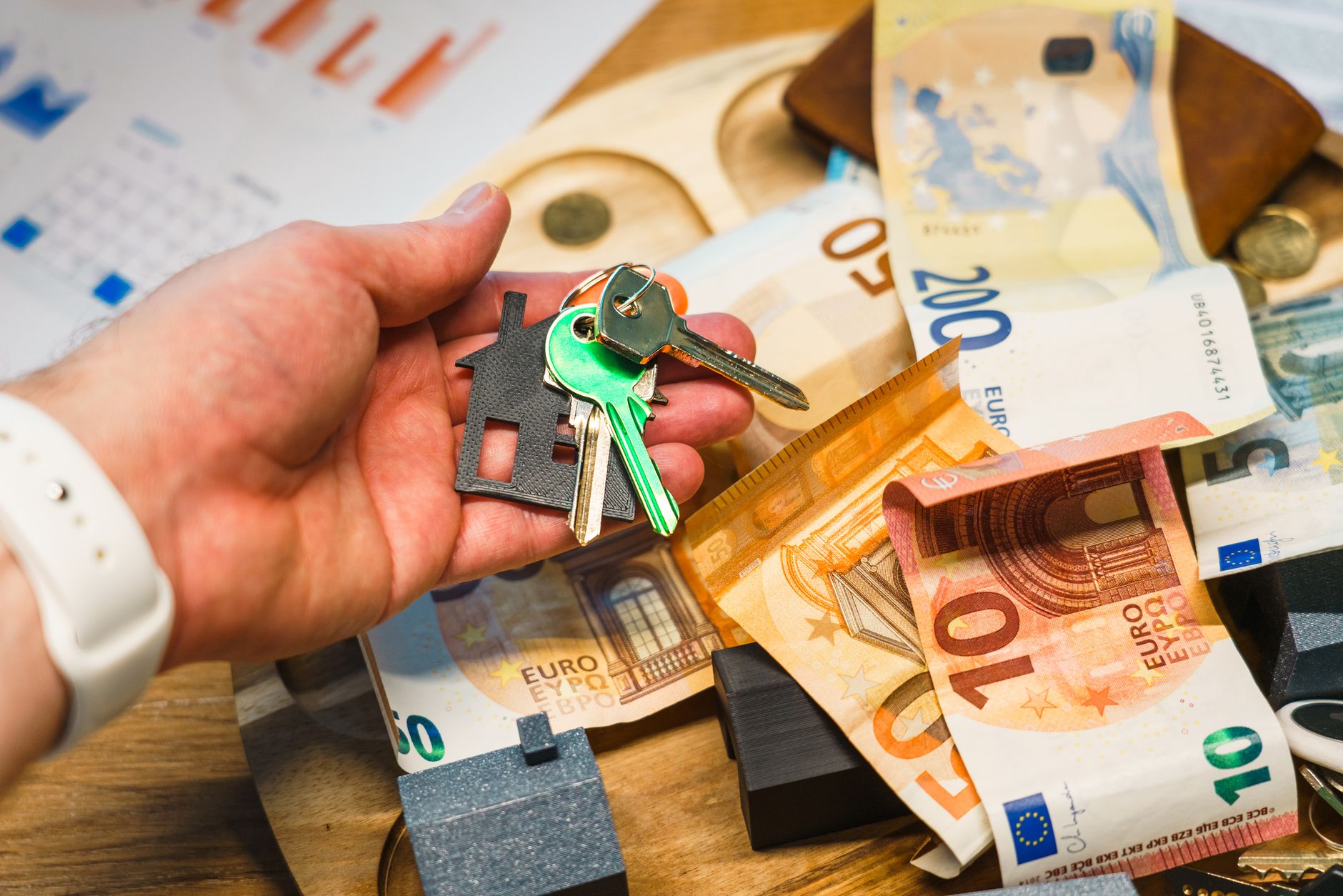 DIY Travel Planning vs. Package Deals: Which Saves You More Money in 2026?